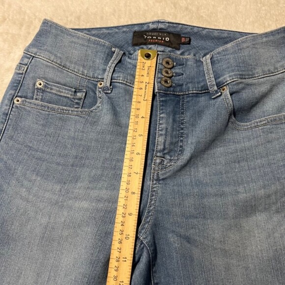 Torrid Premium Womens 3 Button Blue Medium Washd Skinny Jeans High Rise Size 10R - Picture 11 of 12